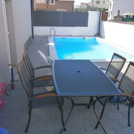Apartment Ljiljana *