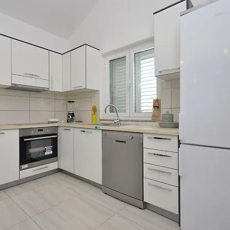 Apartment Ljiljana