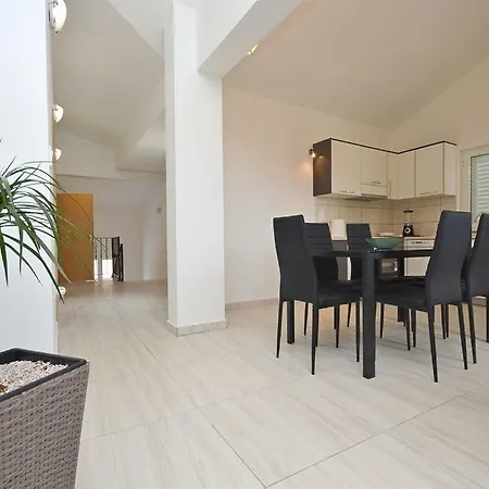 Apartment Ljiljana Srima
